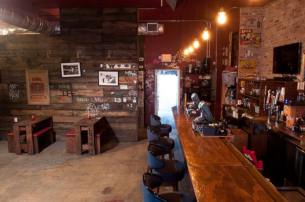 Bar Wood Tavern